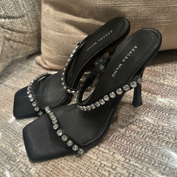 Azalea Wang - Picture 2 of 4